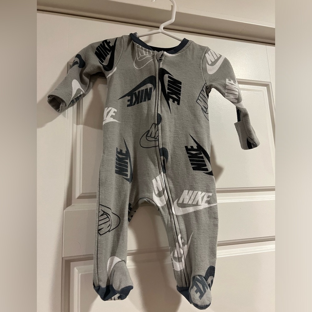 $10 ADD ON Nike footie baby boy one piece zipper 3M 3-6M onesie bodysuit‎